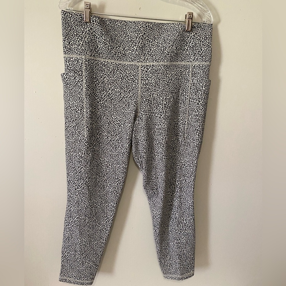 Athleta Salutation Stash High Rise Textured Camilla Water Violet 7/8 Siz…